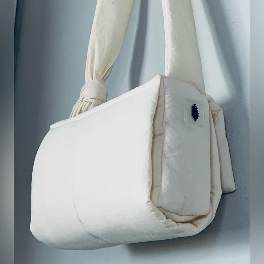 ‼️‼️ S O L D ‼️‼️ Free People ~ ‘Puffy Muff Crossbody’ Bag/Purse *NWT* - Picture 4 of 12